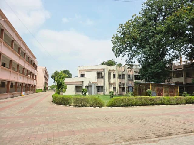 Shree Vallabhacharya-college image